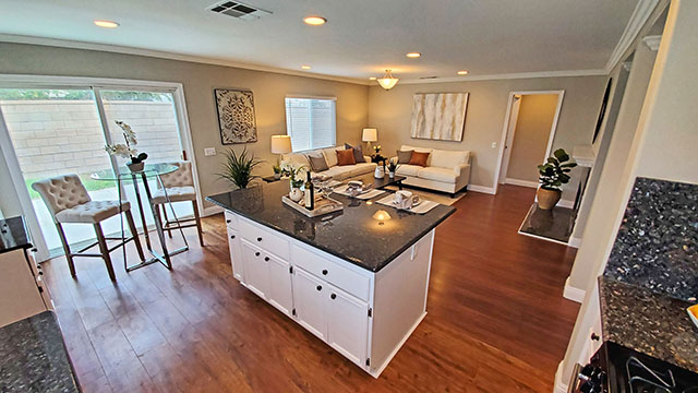 Kitchen & Family Room - Photo Gallery Preview - Photo Gallery Preview