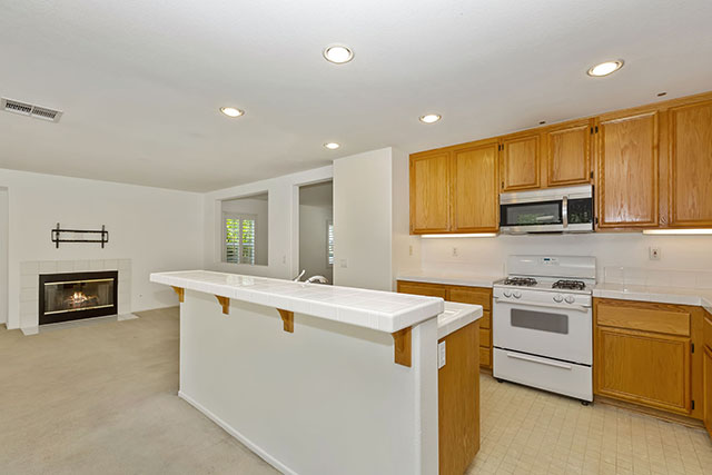 Kitchen with Breakfast Bar - Gallery Preview